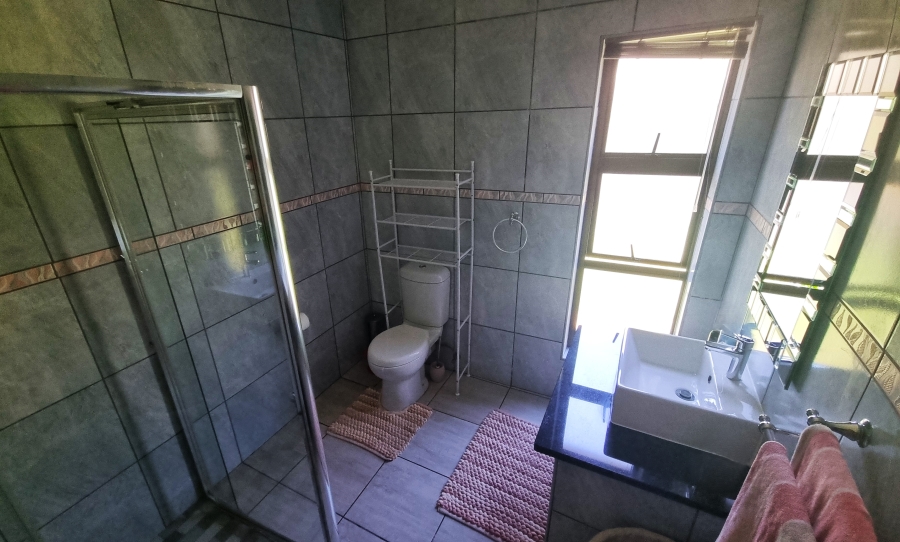 5 Bedroom Property for Sale in Melodie North West